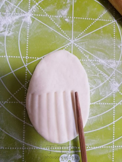 贝壳夹馒头吃起来! 第3步