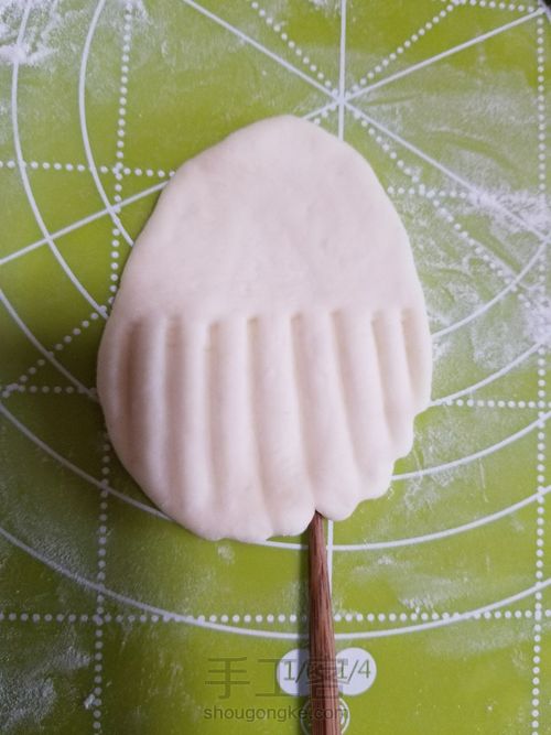 贝壳夹馒头吃起来! 第4步