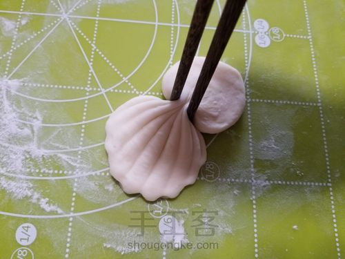 贝壳夹馒头吃起来! 第5步