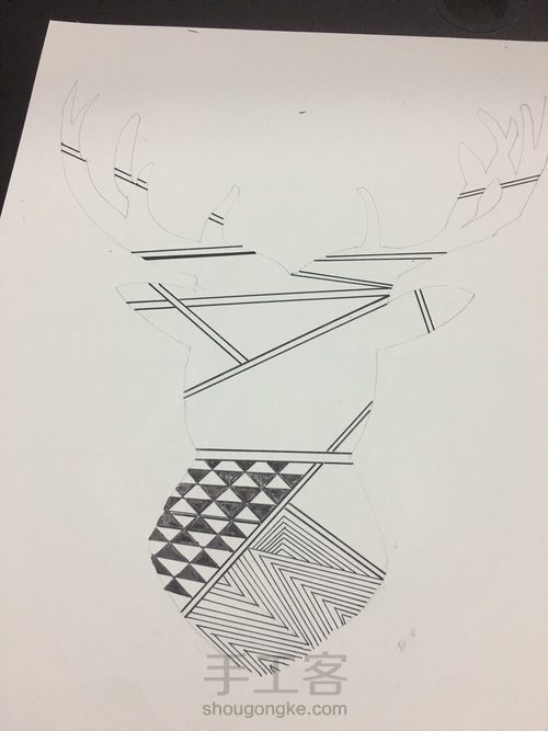 手绘鹿头禅绕画 第4步