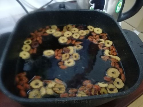 大枣枸杞糯米藕 第2步