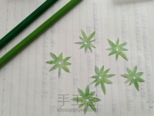 超仿真草莓耳环，忍不住一口吃掉它~ 第6步