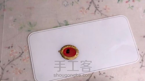 如何用UV滴胶制作龙息石项链 第3步