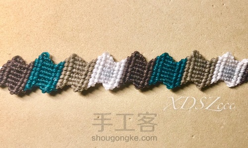−闪电−拼接四色斜卷手链 第1步