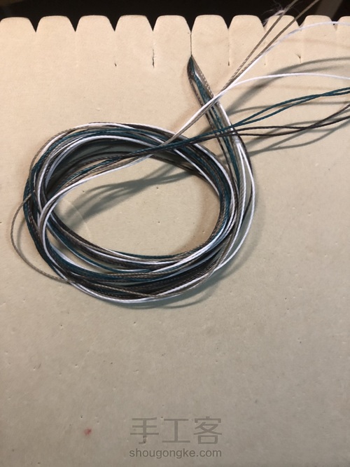 −闪电−拼接四色斜卷手链 第2步