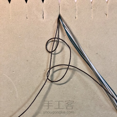 −闪电−拼接四色斜卷手链 第3步