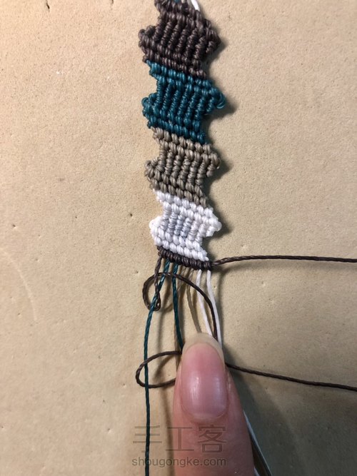 −闪电−拼接四色斜卷手链 第5步