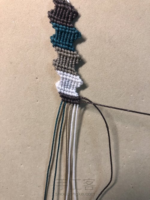 −闪电−拼接四色斜卷手链 第6步