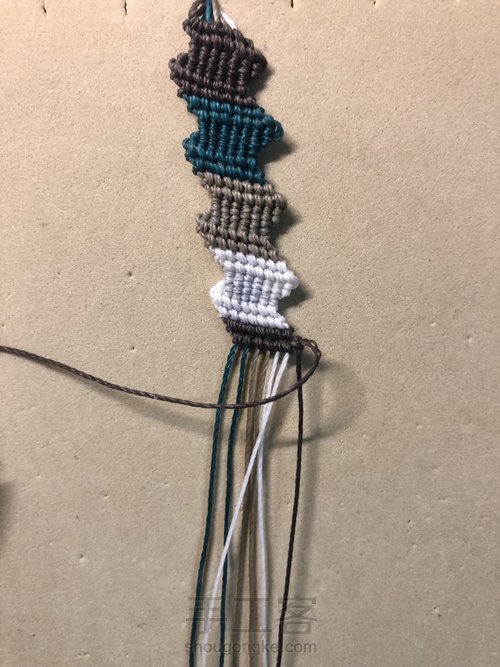 −闪电−拼接四色斜卷手链 第8步