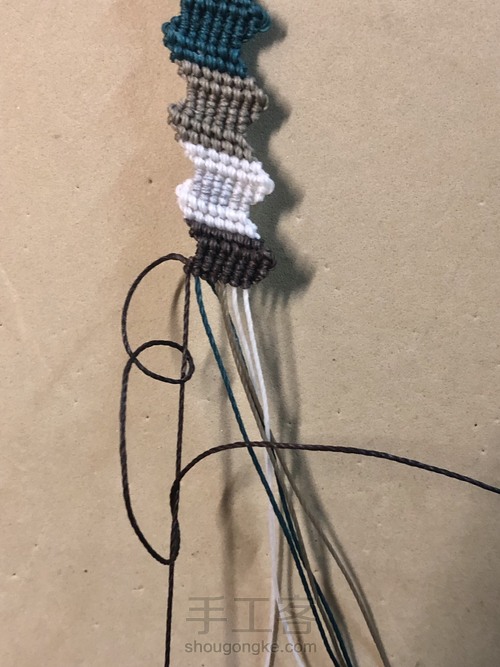 −闪电−拼接四色斜卷手链 第15步