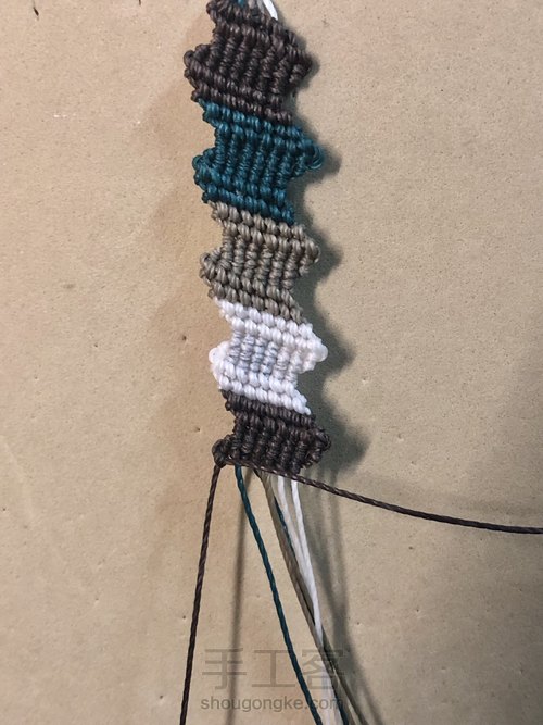 −闪电−拼接四色斜卷手链 第16步