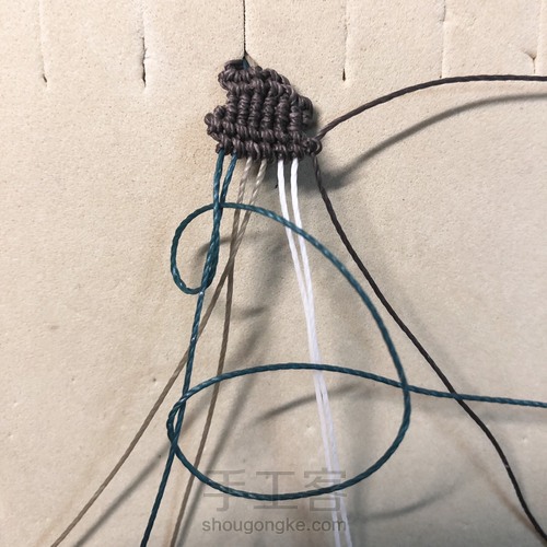 −闪电−拼接四色斜卷手链 第20步