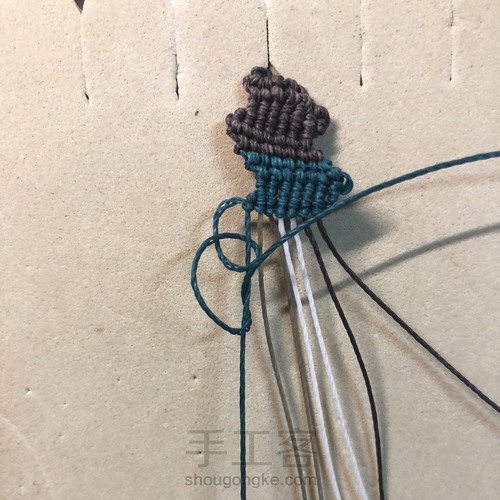 −闪电−拼接四色斜卷手链 第25步