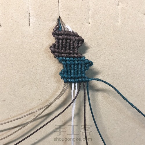 −闪电−拼接四色斜卷手链 第26步