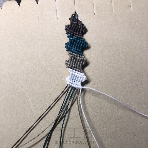 −闪电−拼接四色斜卷手链 第27步