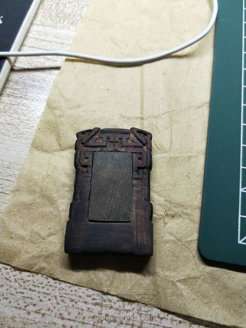 大红酸枝镶金丝楠龙纹牌 第2步