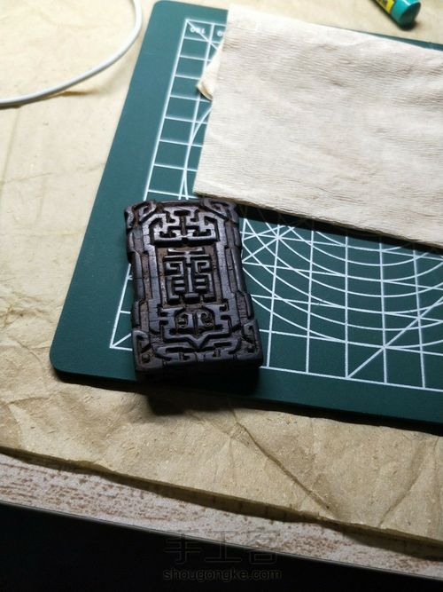 大红酸枝镶金丝楠龙纹牌 第3步