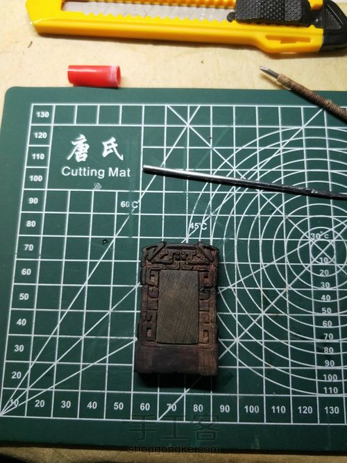 大红酸枝镶金丝楠龙纹牌 第4步