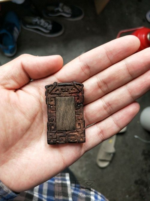 大红酸枝镶金丝楠龙纹牌 第6步