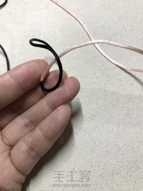 双面金刚结,可能因为怕蛇,我不喜欢叫它蛇结 第2步
