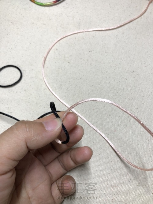 双面金刚结，可能因为怕蛇，我不喜欢叫它蛇结 第3步