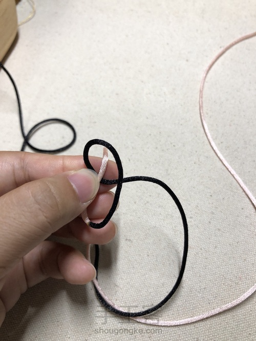 双面金刚结,可能因为怕蛇,我不喜欢叫它蛇结 第4步