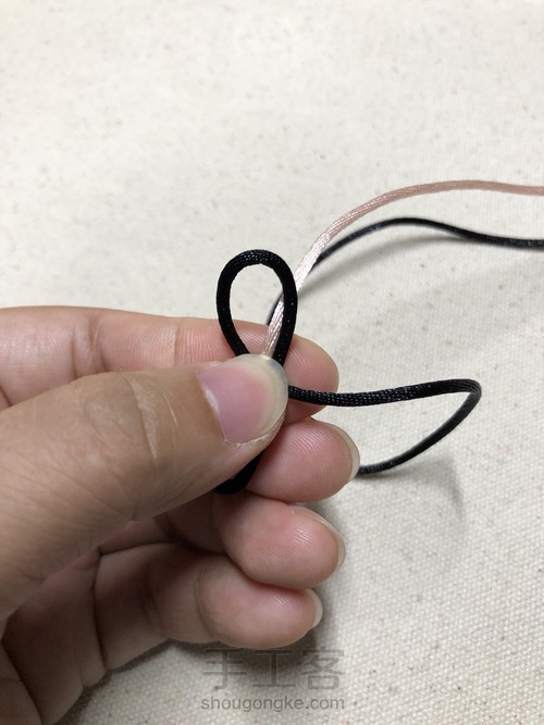 双面金刚结，可能因为怕蛇，我不喜欢叫它蛇结 第5步