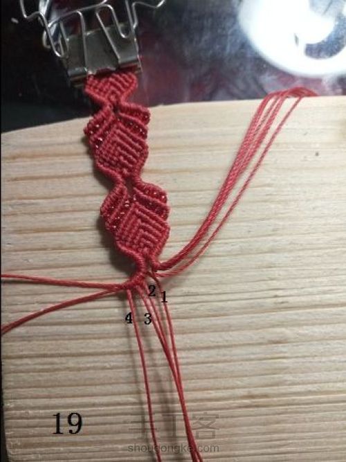 红绳手链。 第20步