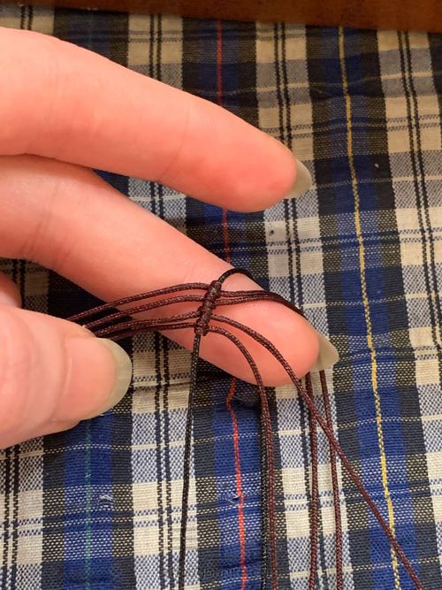 项链绳结 第2步