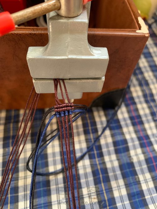 项链绳结 第4步