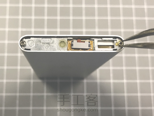 致敬旧设备——拆解装裱(Apple iPod nano) 第7步