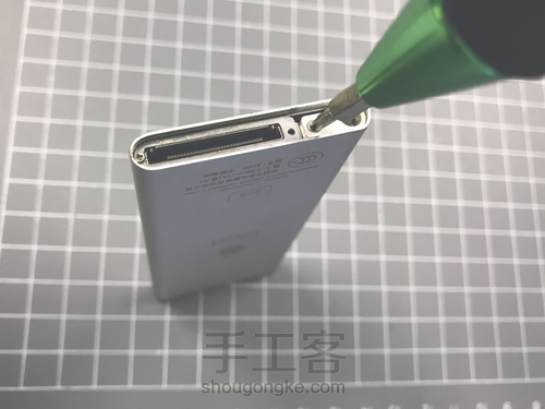 致敬旧设备——拆解装裱（Apple iPod nano） 第5步