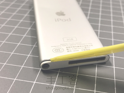 致敬旧设备——拆解装裱（Apple iPod nano） 第4步