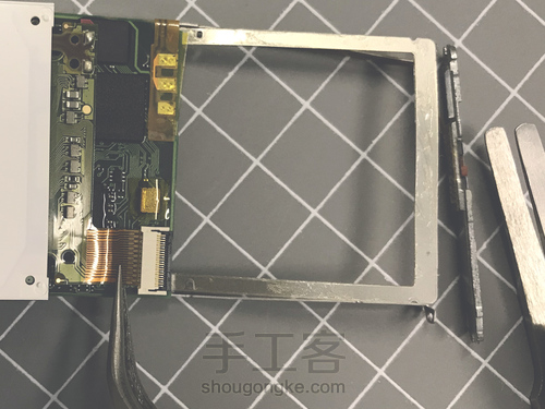 致敬旧设备——拆解装裱(Apple iPod nano) 第12步