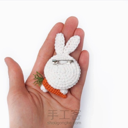 抱胡萝卜的🐰可爱小兔子，又好看又简单，随时都可以钩一个。 第2步