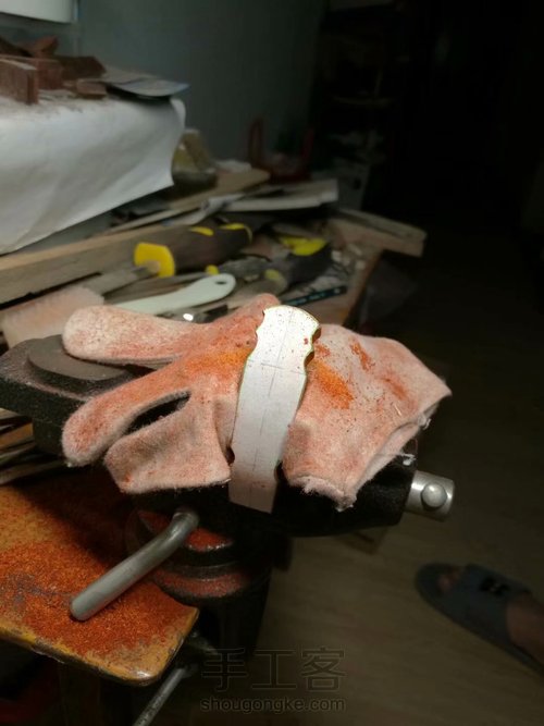 紫檀小料弯曲的古琴 第5步