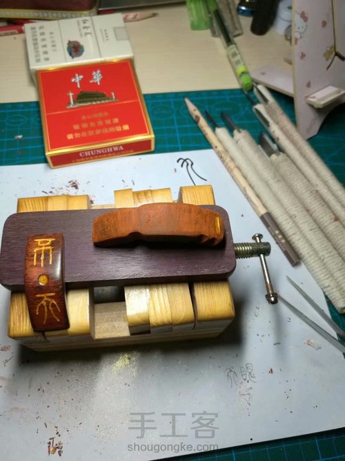 紫檀小料弯曲的古琴 第8步