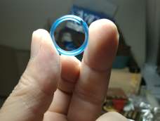 上次做的实验型滴胶戒指切割下来的一块材料，本着不浪费的精神就做了这个指环