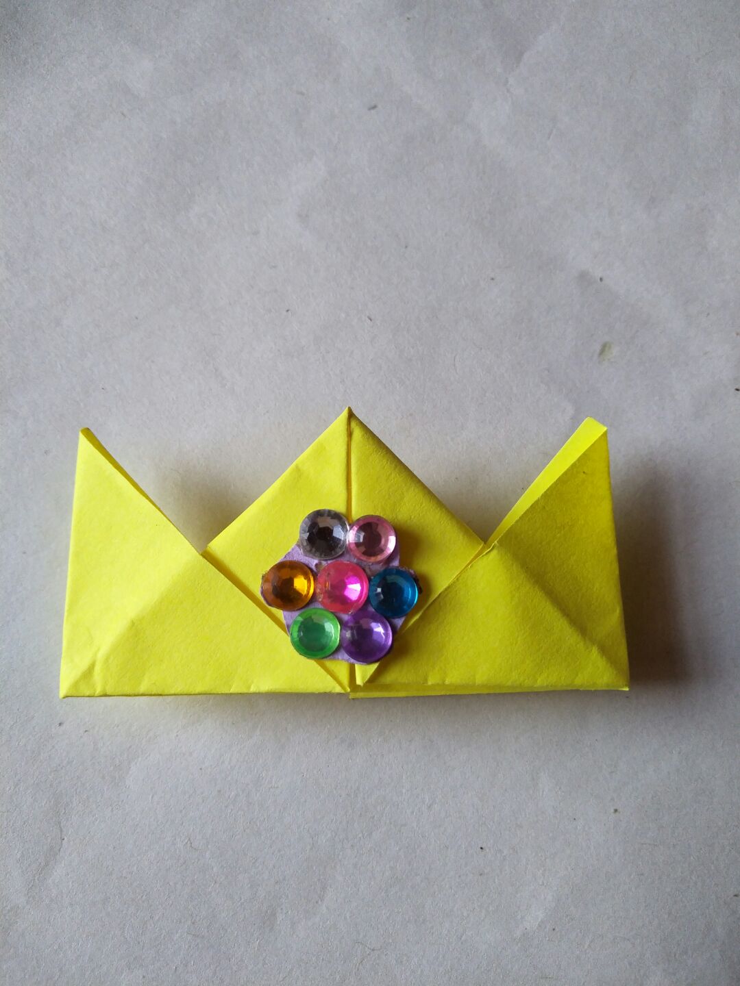 简单的折纸王冠，造型不太好看，不喜勿怪