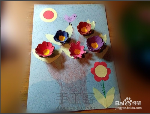 鸡蛋托和纸箱子巧做花朵装饰画 第9步
