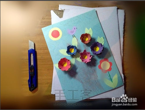 鸡蛋托和纸箱子巧做花朵装饰画 第11步