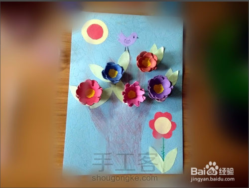 鸡蛋托和纸箱子巧做花朵装饰画 第10步