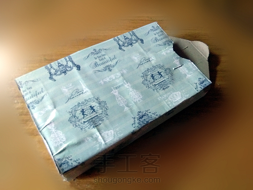 食品盒巧做精美礼品盒 第4步