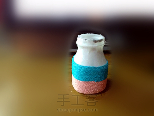 酸奶瓶巧做小巧的花瓶 第4步