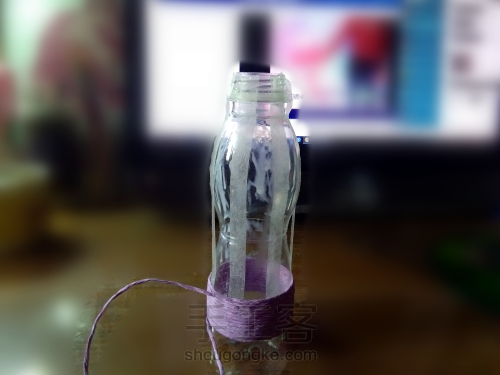用纸绳做出梦幻般的紫色花瓶 第3步