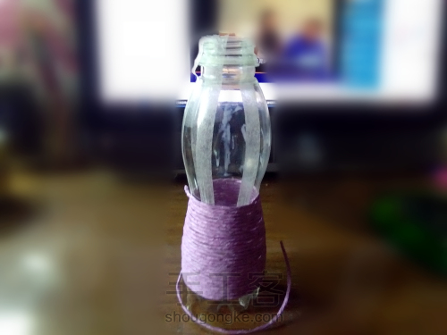 用纸绳做出梦幻般的紫色花瓶 第4步