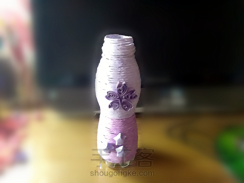 用纸绳做出梦幻般的紫色花瓶 第7步