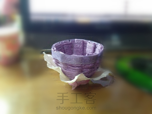 用饮料瓶和麻绳编成储物小碗 第8步