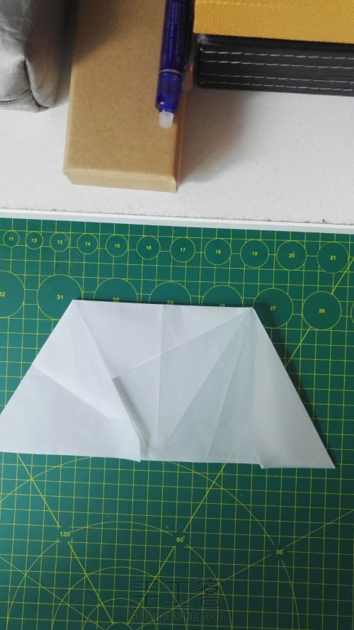 怎样在一个A4纸上裁出一个最大的正六边形。 第11步