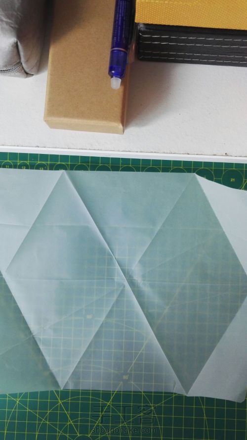 怎样在一个A4纸上裁出一个最大的正六边形。 第12步